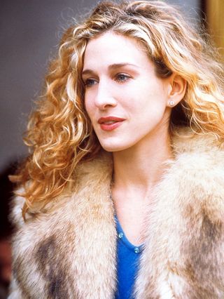 carrie-bradshaw-winter-outfits-270900-1540816005659-image