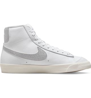 Nike + Blazer Mid '77 SE Sneaker