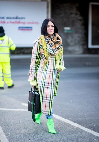 how-to-wear-neon-trend-271253-1541023939243-image