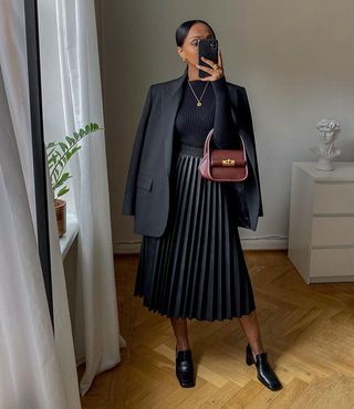pleated-skirt-outfits-271298-1621519571960-image