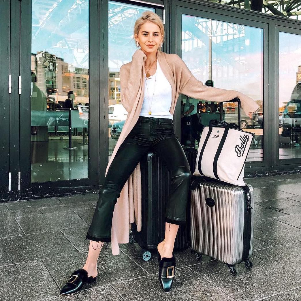 15 Comfortable (and Stylish) Outfits for Holiday Travel