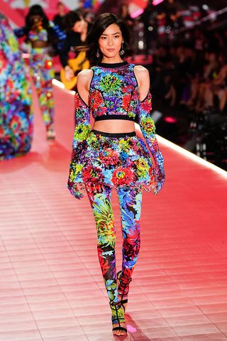 victorias-secret-fashion-show-2018-runway-looks-272256-1541785269396-image