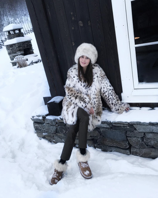 snow-boots-outfits-272706-1542245787259-image