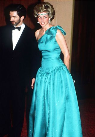 princess-diana-party-outfits-272858-1542364286047-image