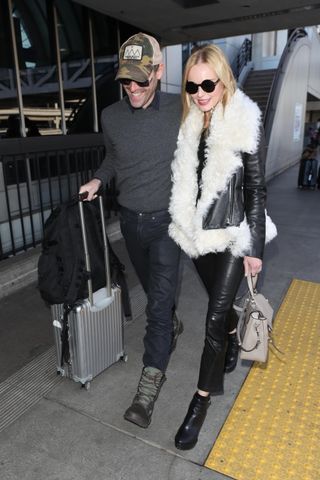 celebrity-winter-travel-outfits-273282-1542844502186-image
