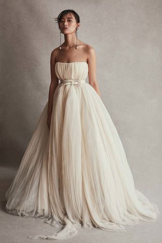 wedding-jewelry-trends-2019-273435-1543187207363-image