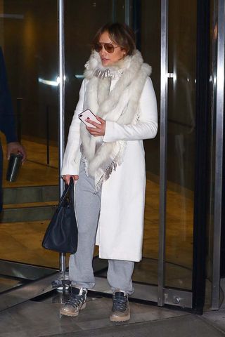 winter-celebrity-outfits-273641-1543360218663-image
