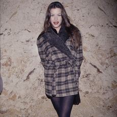 90s-inspired-winter-outfits-274399-1544058060278-square