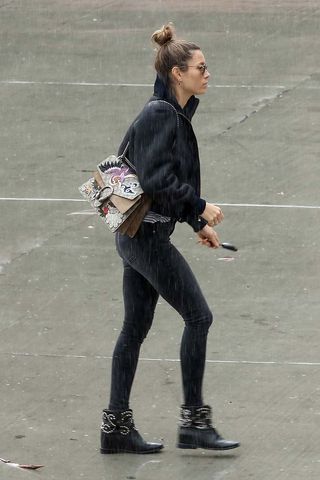 celebrities-black-skinny-jean-outfits-274600-1544207890124-image