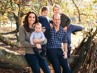 kate-middleton-royal-family-christmas-card-275131-1544807832406-image