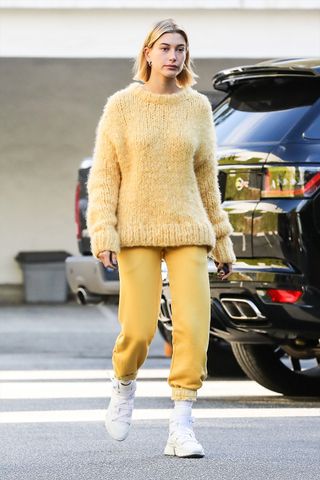 How Hailey Bieber Makes Sweatpants and Sneakers Look Chic | Who