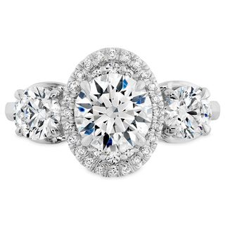 round-engagement-ring-trend-275614-1545605129327-image