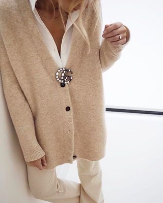 beige-outfits-275920-1547070475288-main