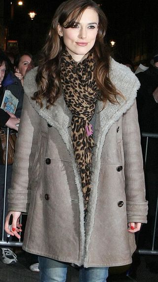 keira-knightley-burberry-coat-276035-1547284346394-image