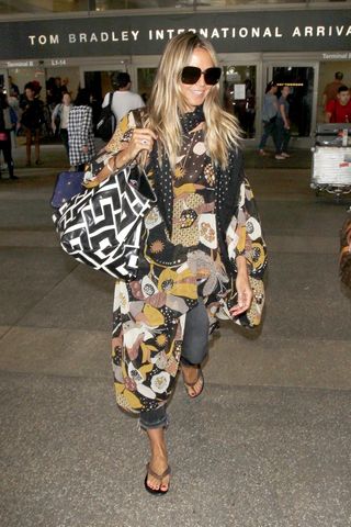 celebrity-airport-shoe-mistakes-276237-1547760476622-image