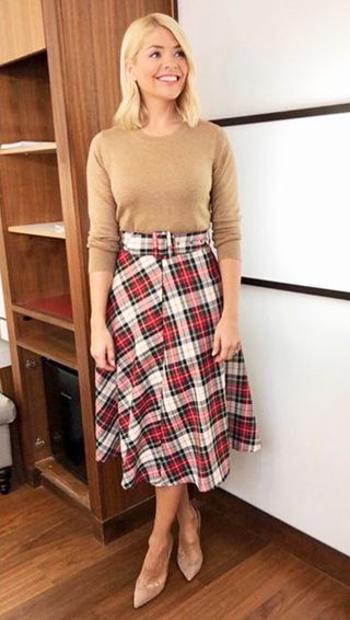 tartan-midi-skirt-outfit-276528-1548433606776-image