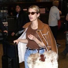 emma-roberts-airport-sneakers-276633-1548719015447-square