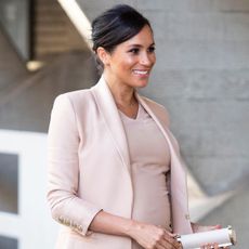 meghan-markle-beige-outfit-276700-1548856847060-square
