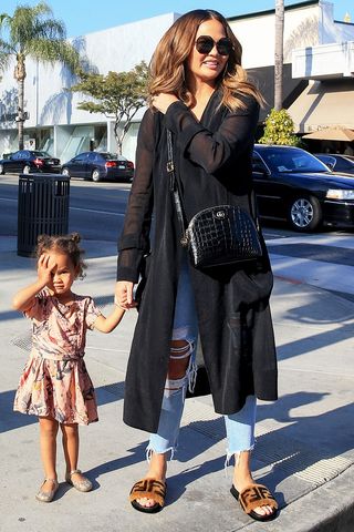 chrissy-teigen-gucci-bag-276834-1549048499016-image