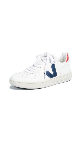 Veja + V-10 Sneakers in White/Nautico/Pekin