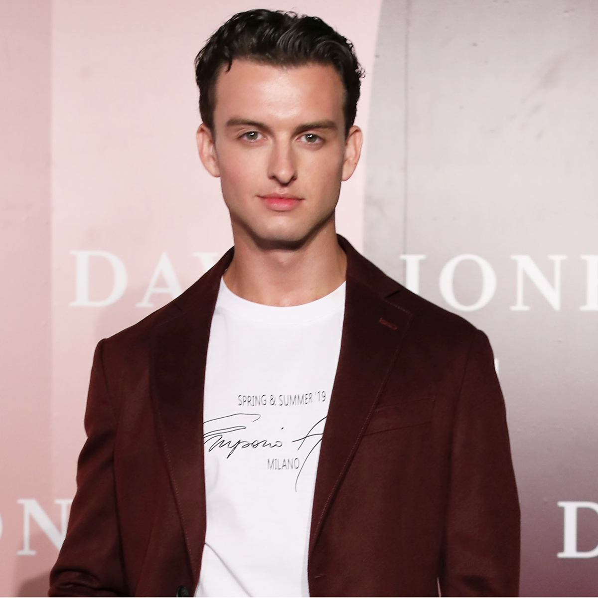margot-robbie-brother-cameron-robbie-277145-1549581589524-square