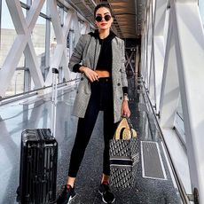 fashion-airport-outfits-277191-1549660393457-square