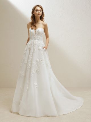 spanish-wedding-dress-trends-277192-1549667767515-product