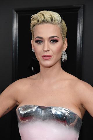 grammys-2019-red-carpet-beauty-277204-1549859989408-image