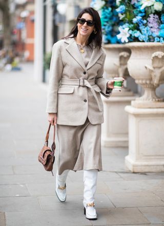 beige-outfits-street-style-277526-1550353663268-image