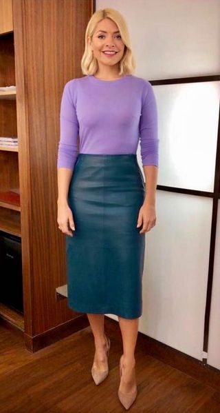 holly-willoughby-skirt-and-jumper-outfits-277838-1551107176752-main