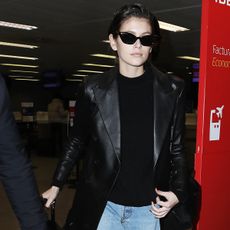 kaia-gerber-cindy-crawford-same-airport-outfits-278052-1551397867769-square