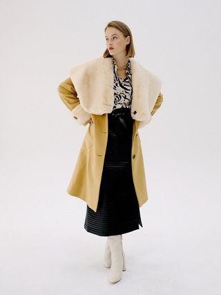 W Concept + Lucy Big Fur Collar Coat