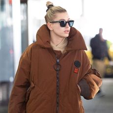 hailey-baldwin-airport-outfit-278265-1551988866090-square