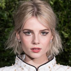 how-to-get-white-blonde-hair-278802-1553532798489-square