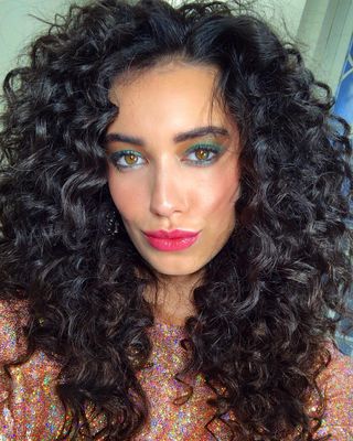how-to-curl-hair-279041-1554304763559-main