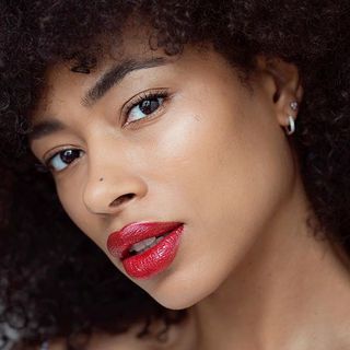 how-to-wear-red-lipstick-279364-1555593745787-main