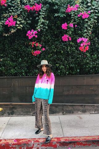 best-tie-dye-outfits-279519-1579736370718-image