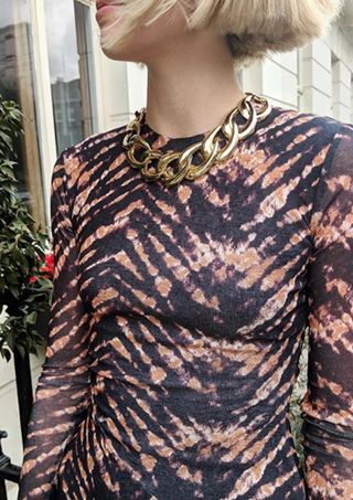 how-to-wear-necklaces-279596-1556639176031-image