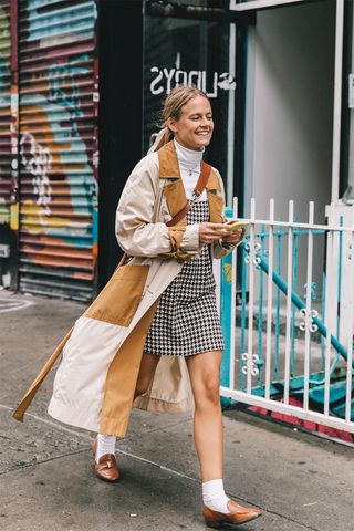 how-to-wear-a-trench-coat-279865-1557769560078-image