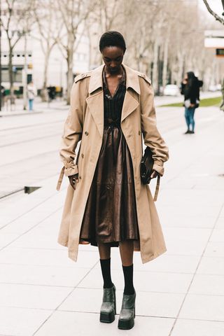 how-to-wear-a-trench-coat-279865-1557769560895-image