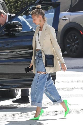 celebrity-jeans-and-t-shirt-outfits-279894-1557865013064-main
