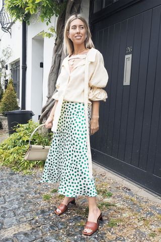 midi-skirt-outfits-2019-279969-1558086068529-image