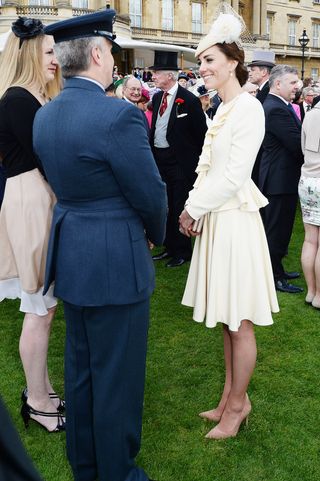kate-middleton-garden-party-shoes-280060-1558466451177-image