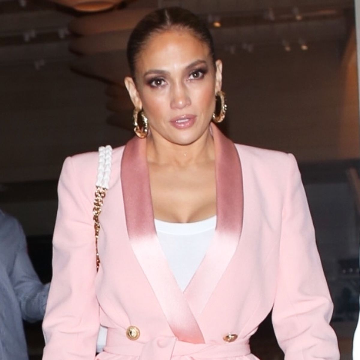 Jennifer Lopez Wore a Belted Blazer With Skinny Jeans | Who What Wear