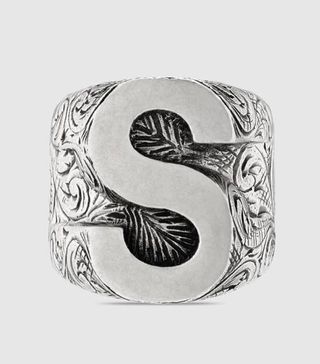 Gucci + S Letter Ring in Silver