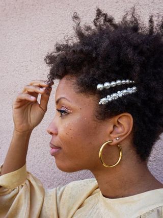 how-to-style-hair-accessories-280238-1559228892323-main