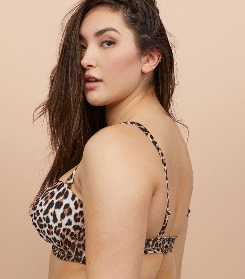 How to Choose a Swimsuit, According to a Stylist Who What Wear