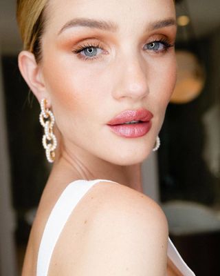 rosie-huntington-whiteley-summer-night-out-makeup-280945-1561653152052-main