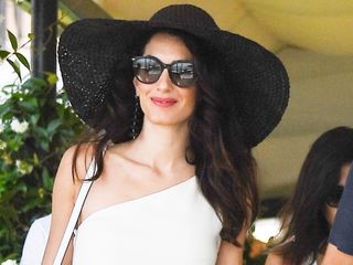 amal-clooney-vacation-outfit-280965-1561677654297-main