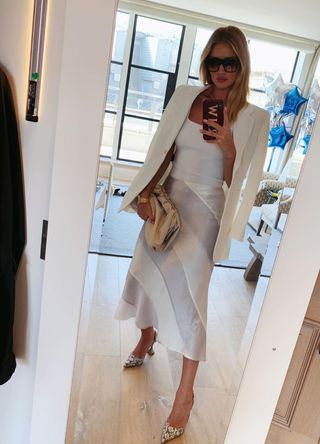 rosie-huntington-whiteley-london-summer-outfits-280974-1561725816699-image